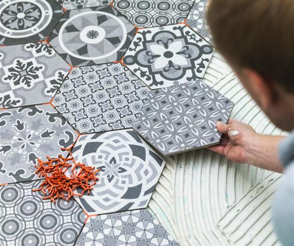 How much does a tiler cost in Ireland? (2025)