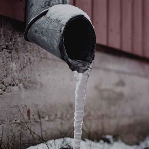 Homeowner guide for preventing and dealing with frozen pipes in the home